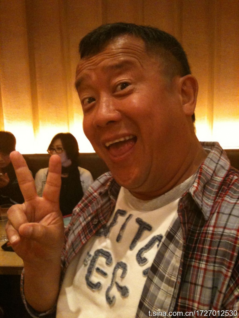 曾志偉上任一星期即傳出與四大唱片公司,包括:華納、SONY、環球、EMI(2012年被環球收購)世紀破冰