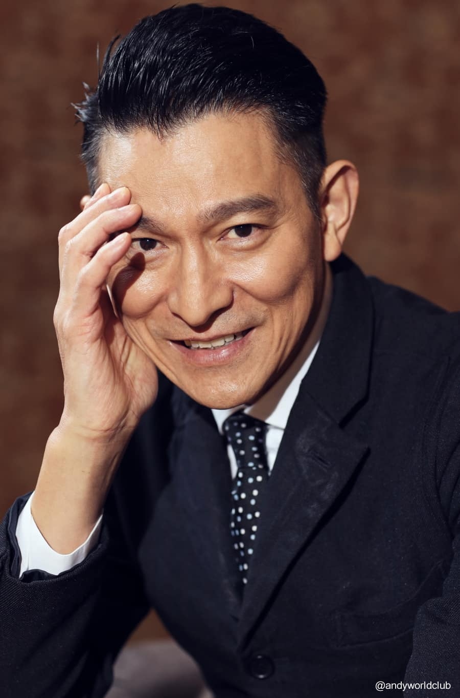 最近佢唔止罕有咁開咗抖音帳號