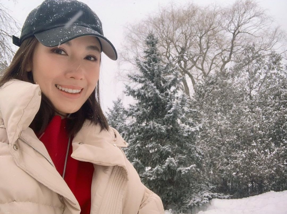 李施嬅透露試過姊弟戀，同廿幾歲嘅男生拍過拖