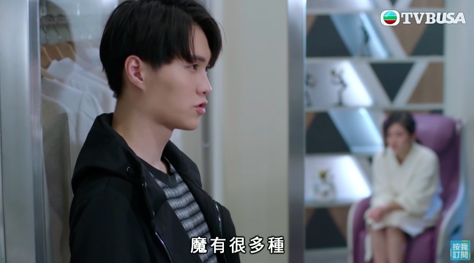 胡鴻鈞輪廓鮮明咗好多。