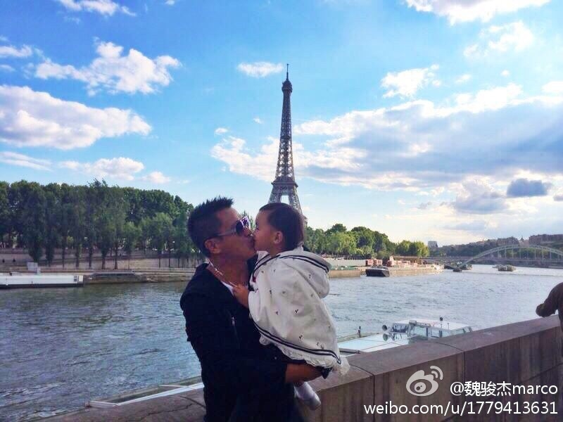 離婚後張利華投身保險行業，成績唔錯，晉身「百萬圓桌」行列