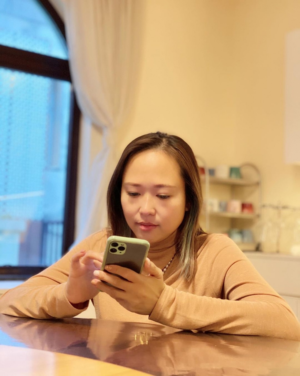 Bob 喺留言中指最近網上有人對老婆作人身攻擊,甚至無中生有