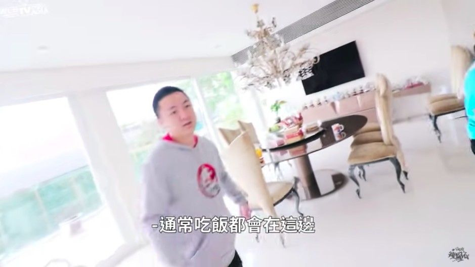Youtuber聖結石Saint就探訪過鍾培生嘅淺水灣豪宅。