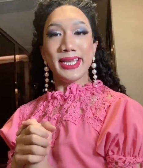 韓美娟專化超濃浮誇妝容扮大