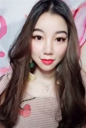 難怪唔少網友睇後都不禁驚嘆,真係同一個人嚟?!