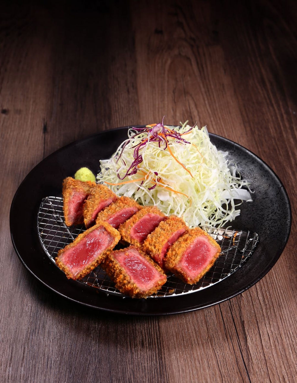 日本京都勝牛總店所供應的沙律、飯跟湯都是免費添，未知香港海外店會否同樣作賣點呢？