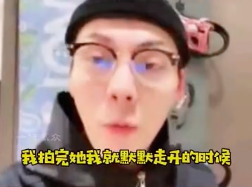 陳偉霆自爆曾經試過喺滑雪場見到有女仔著咗佢個人品牌嘅衫,於是就跟喺對方後面拍片,打算之後喺微博多謝佢。