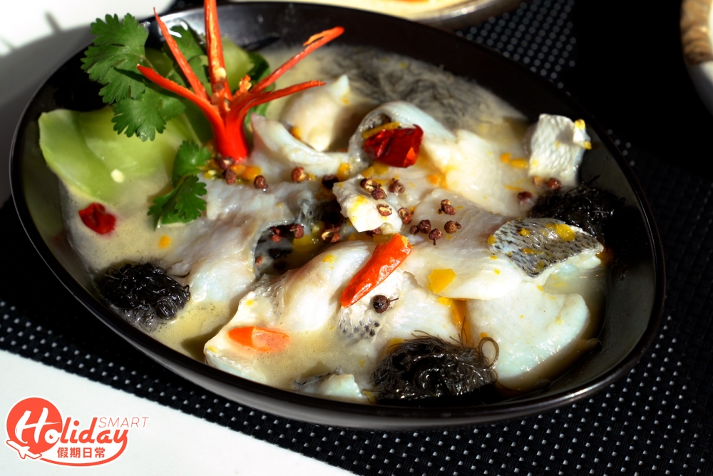 德利酸菜魚特別提供外帶輕量裝，食落酸辣開胃，魚肉嫩滑不柴口。