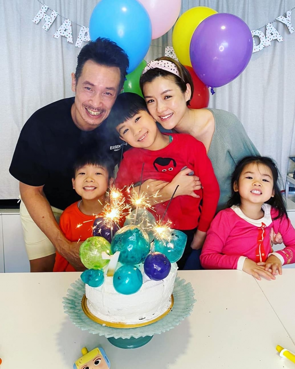 陳豪陳茵媺婚後育有3名仔女,一家五口幸福快樂