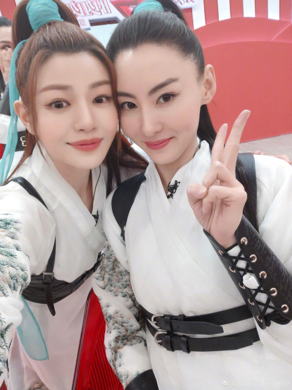 新播一集佢表演《瑯琊榜》主題曲《紅顏舊》,同組仲有張柏芝