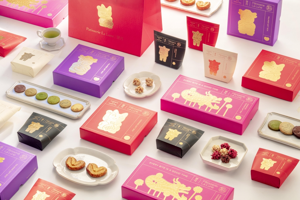 望月今年推出不同的新春賀年曲奇禮盒。