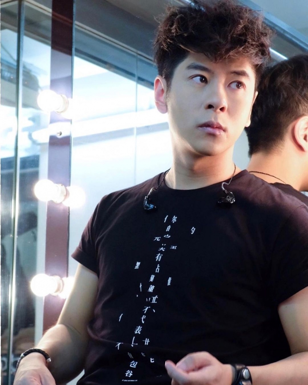 Alfred 除咗係歌手仲有牙醫執照