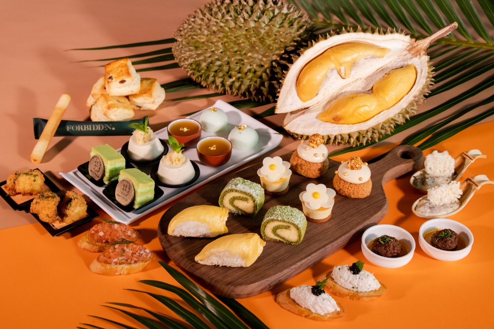 套餐包三餐，其中下午茶可選擇榴槤主題或GREEN限時推出的下午茶款式。