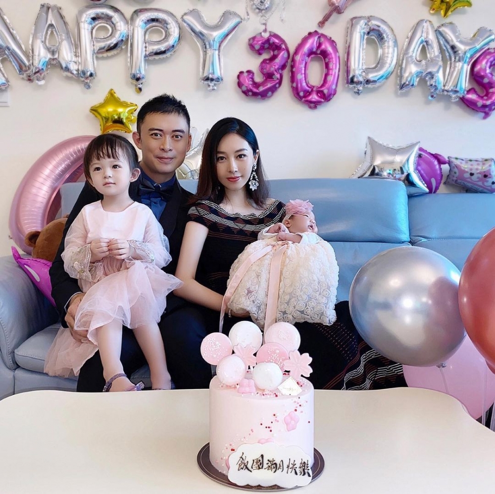 喺 2016 年是佢就同有「力王」之稱嘅樊少皇結婚,依家育有 2 個愛女。