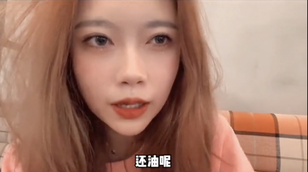 當正式見面時,佢就不禁直指男方嘅顏值同想像中有落差,仲好似好嫌棄對方咁添