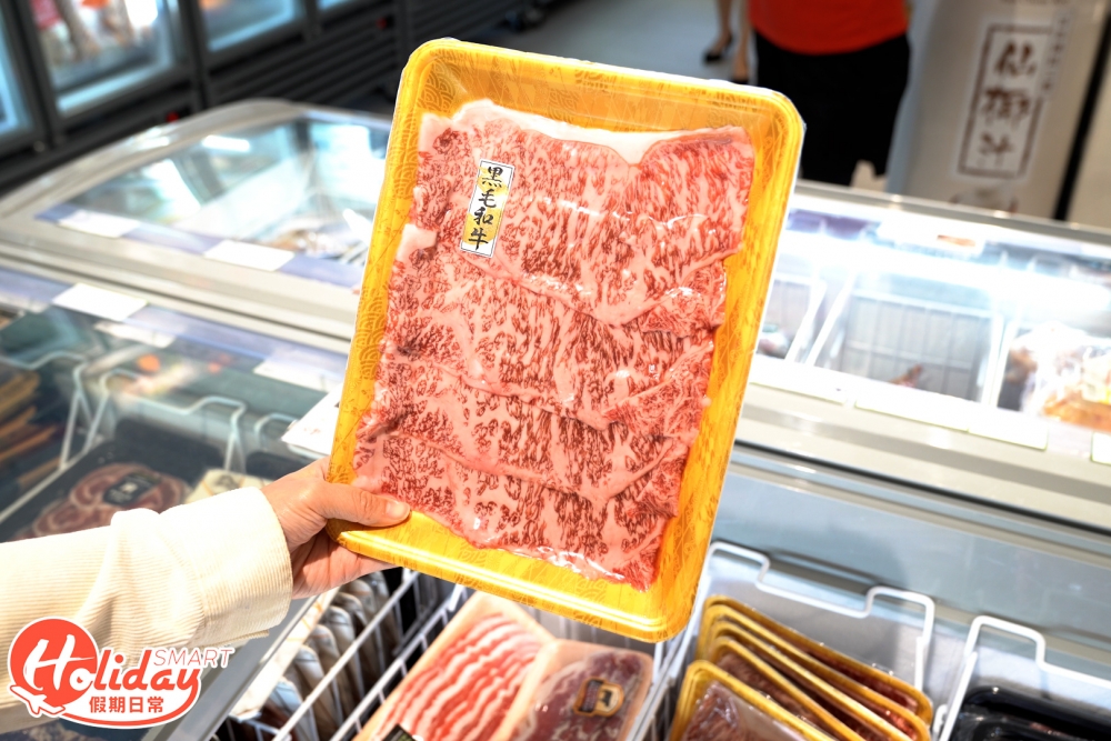 另一賣點則是二樓超市，供應不同產地直送的乾貨及冷凍食品，本地手工雪糕、手工啤酒、零激素凍肉、有機食材等食材應有盡有。