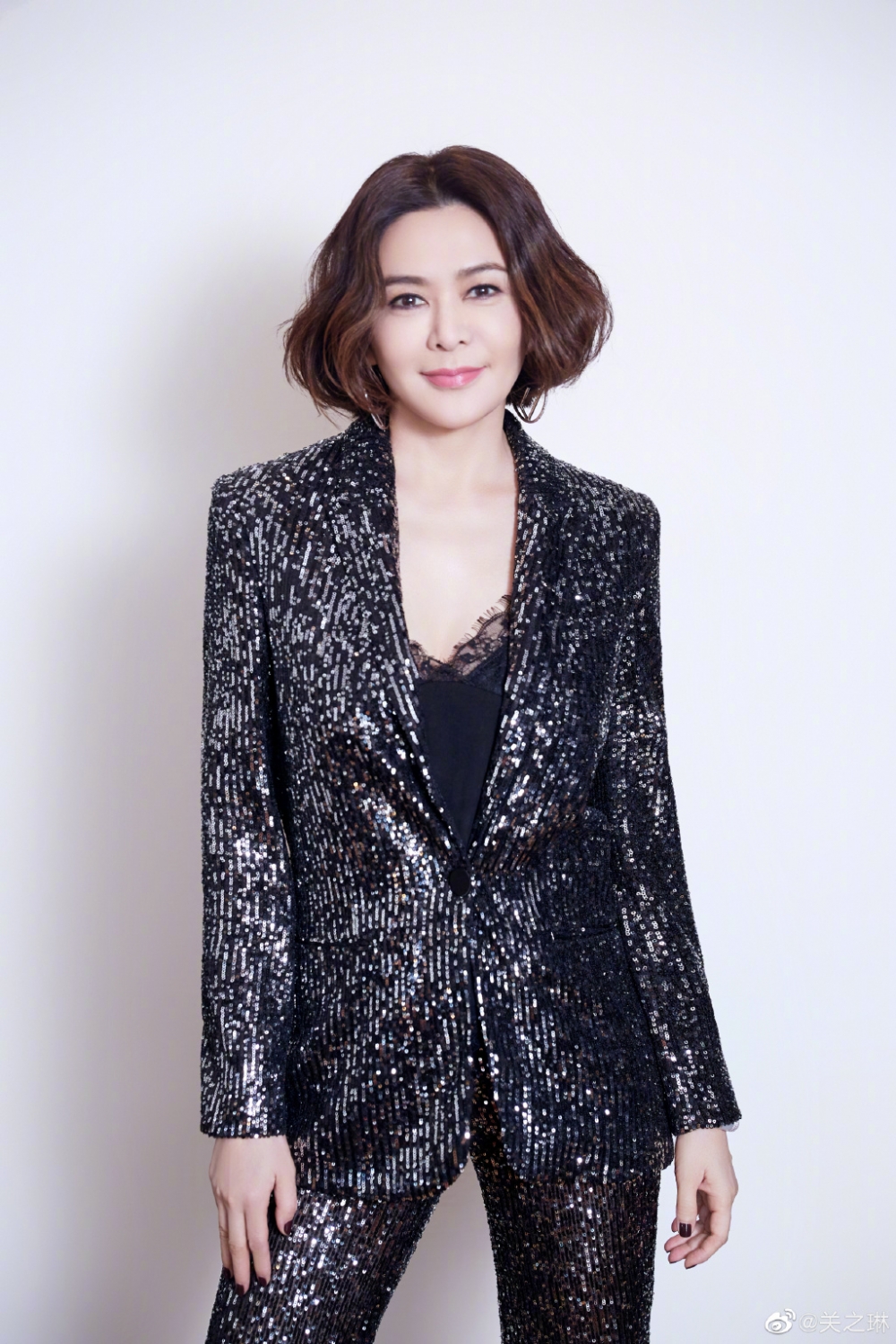 不過當時就被網友發現佢嘅法令紋有啲勁,直指歲月不留人。