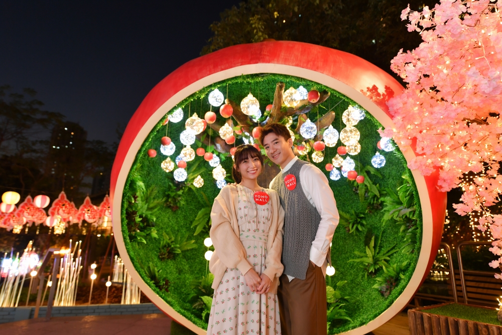 「蘋果の森」參照青森特產信濃甜蘋果作為外型，打造高達3.5米嘅蘋果小屋。