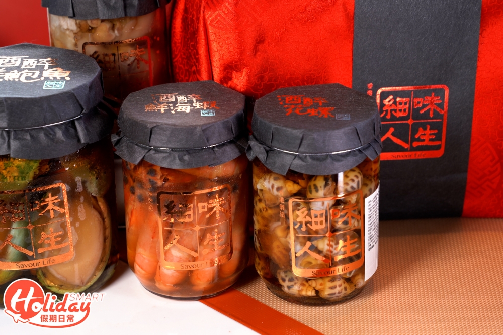 店內還售賣多款賀年禮品、火鍋配料、急凍盆菜等，大家可以在店內慢慢行慢慢掃貨！