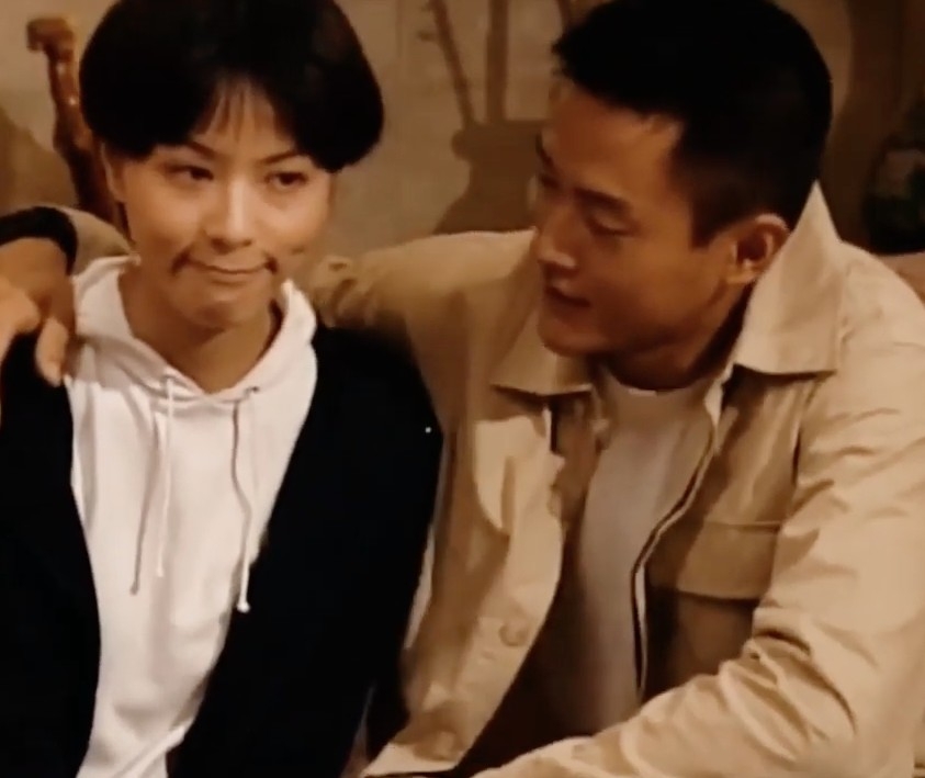 2007年魏駿傑北上拍劇,傳出搭上比佢細20歲嘅大學生張利華,隨即與滕麗明分手。