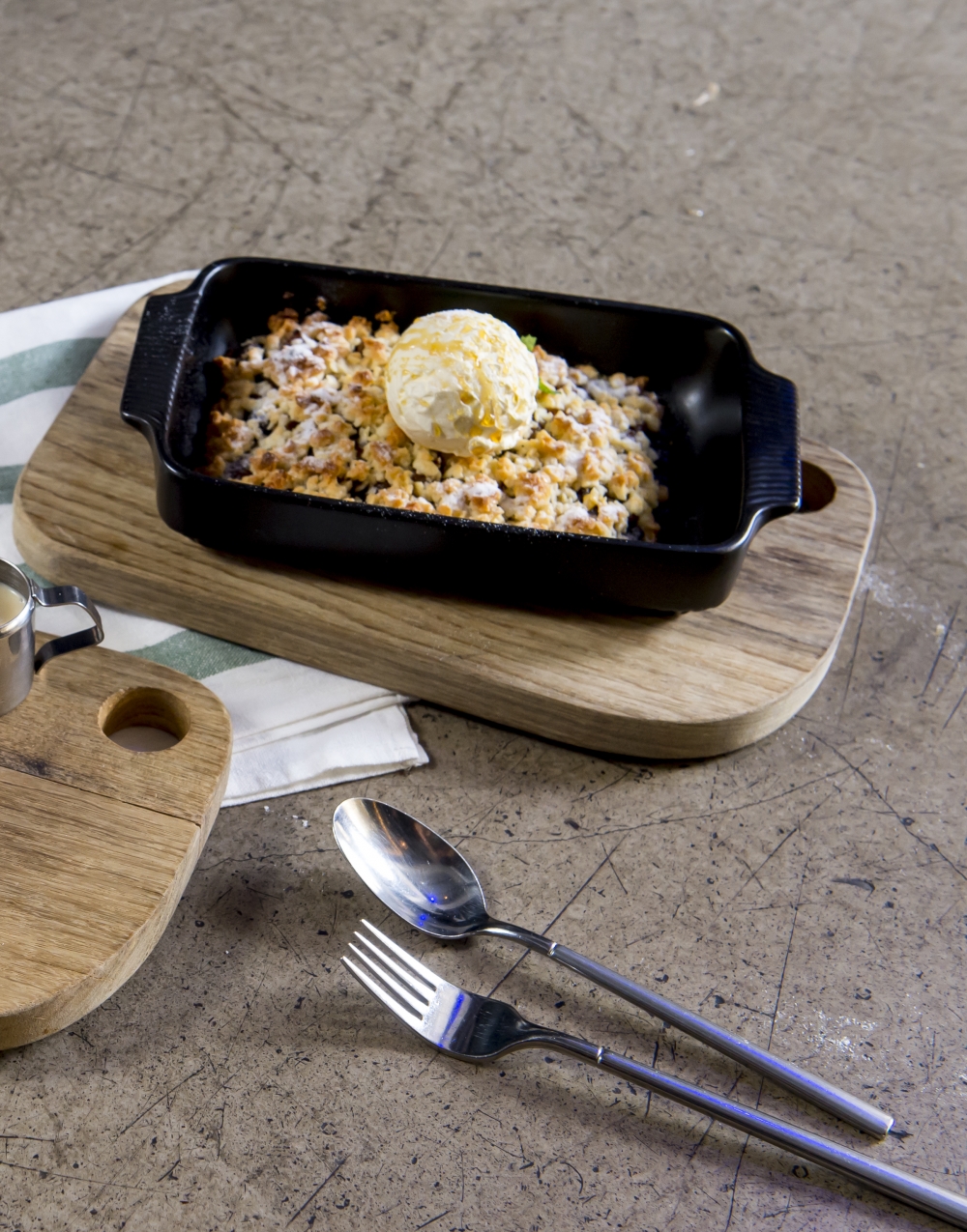 蘋果金寶配香草雪糕焦糖糖漿