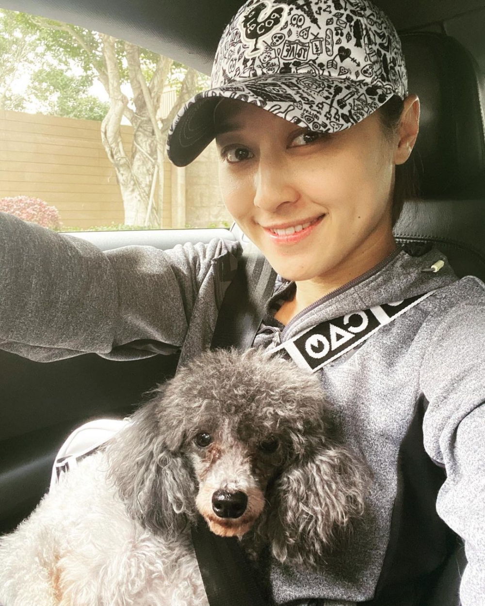 為咗令狗狗可以早日康復，李思雅決定相信獸醫嘅專業意見