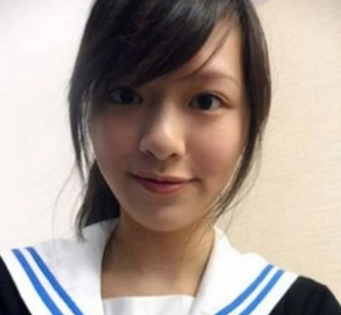 馮盈盈到中學已係美人胚子