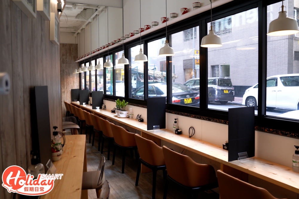 若想找間Cafe休息下，地鋪就有間木系咖啡店，主打輕食及蛋糕，咖啡拉花細緻，口感順滑。