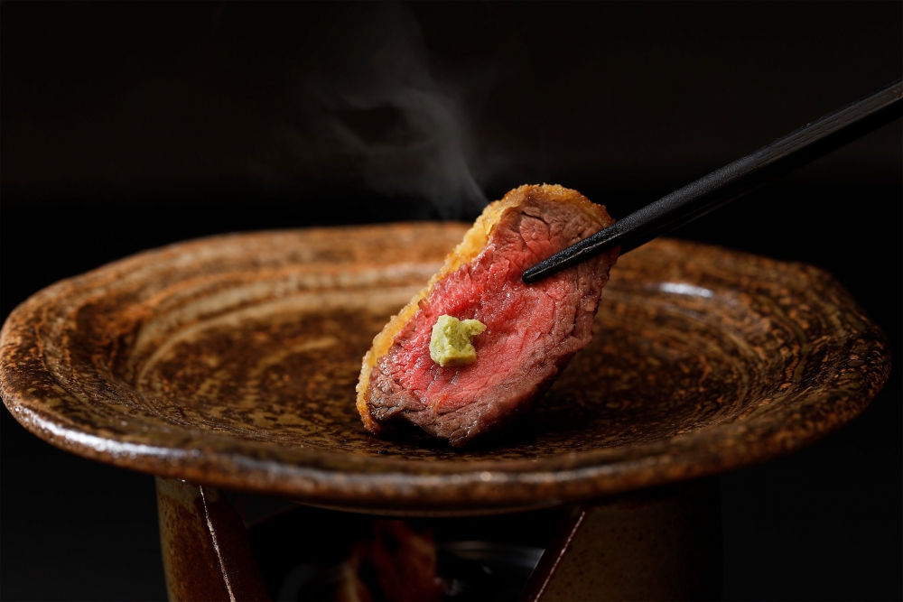 炸物更可搭配上7種不同的調味，包括醬油、山椒鹽、咖哩、和風沾醬等，令味道帶有層次。