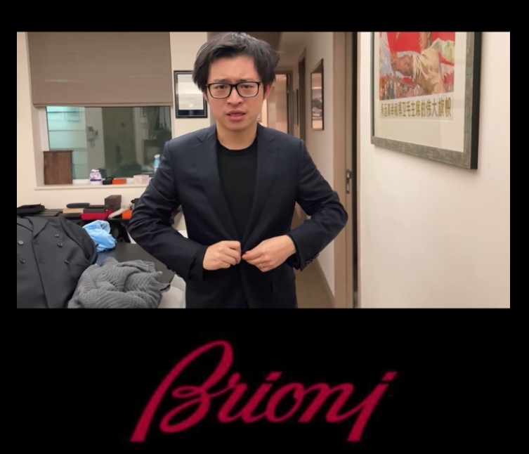 林作指依件係「全港可能最著名的一套西裝」