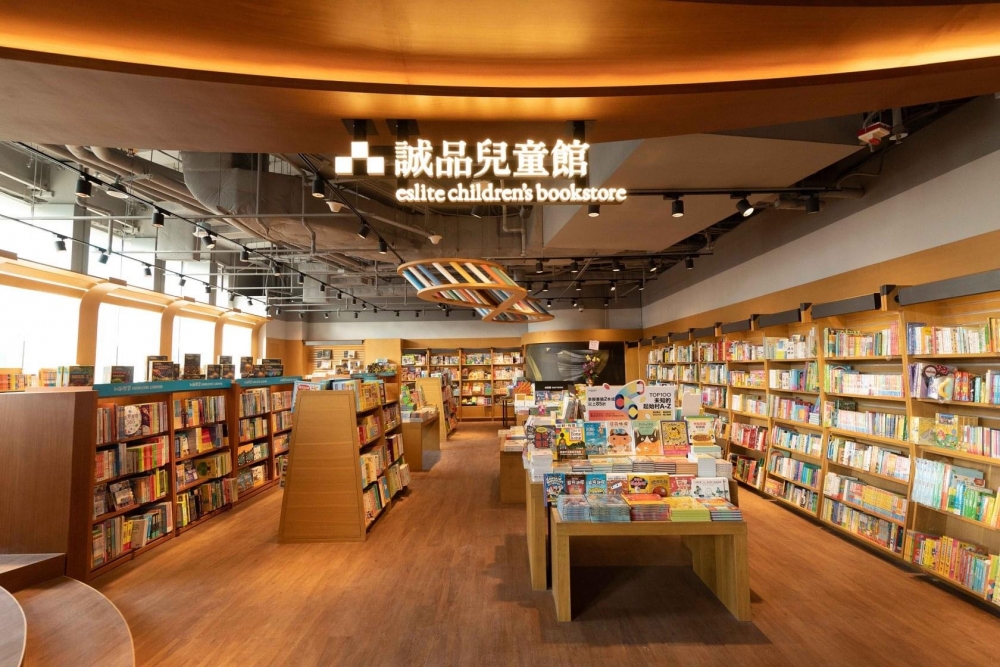 除咗閱書區,仲有文具館及兒童專區。