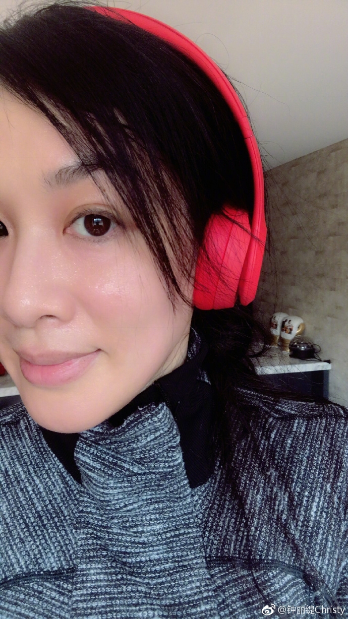 鍾麗緹平時都經常素顏出巡
