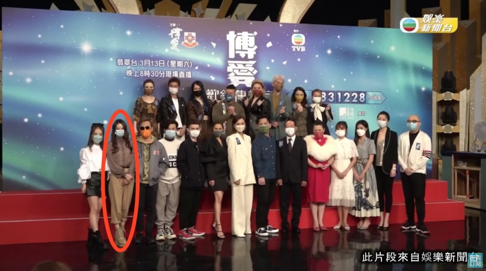今次大合照時，「星夢一姐」菊梓喬被安排企喺側邊位