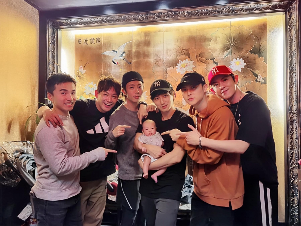 棒棒堂 6 子齊齊賀小煜嘅囝囝 Mujo 滿月!