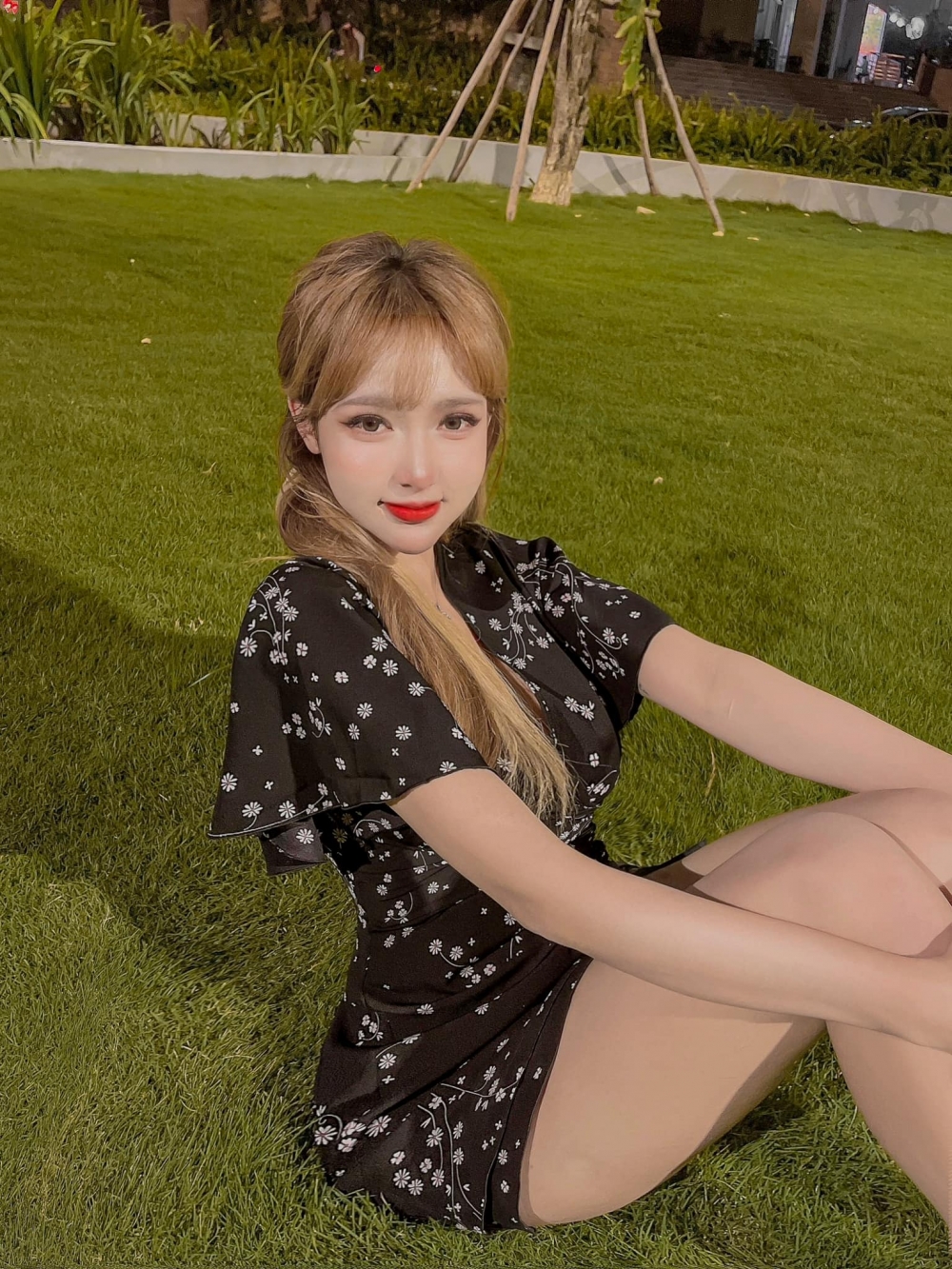 不過 Mym 亦冇就此順從父母嘅心意