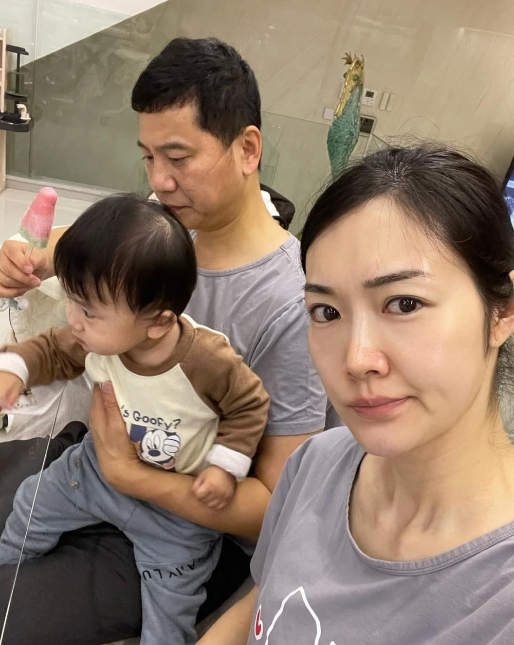 葉翠翠之後再晒老公湊仔自拍