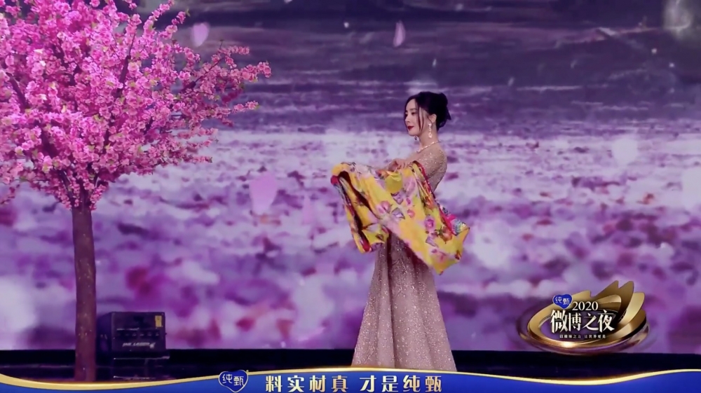 絲巾左搭右搭咁