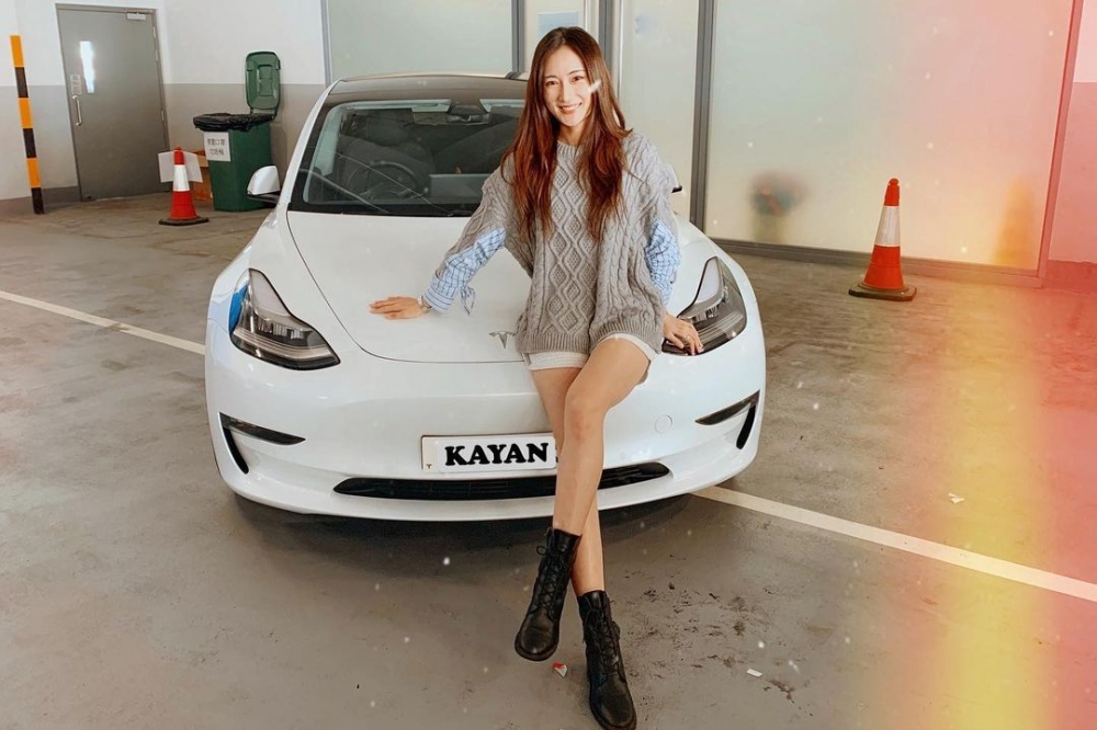 蔡嘉欣早前買咗新車,即刻急不及待喺IG公開