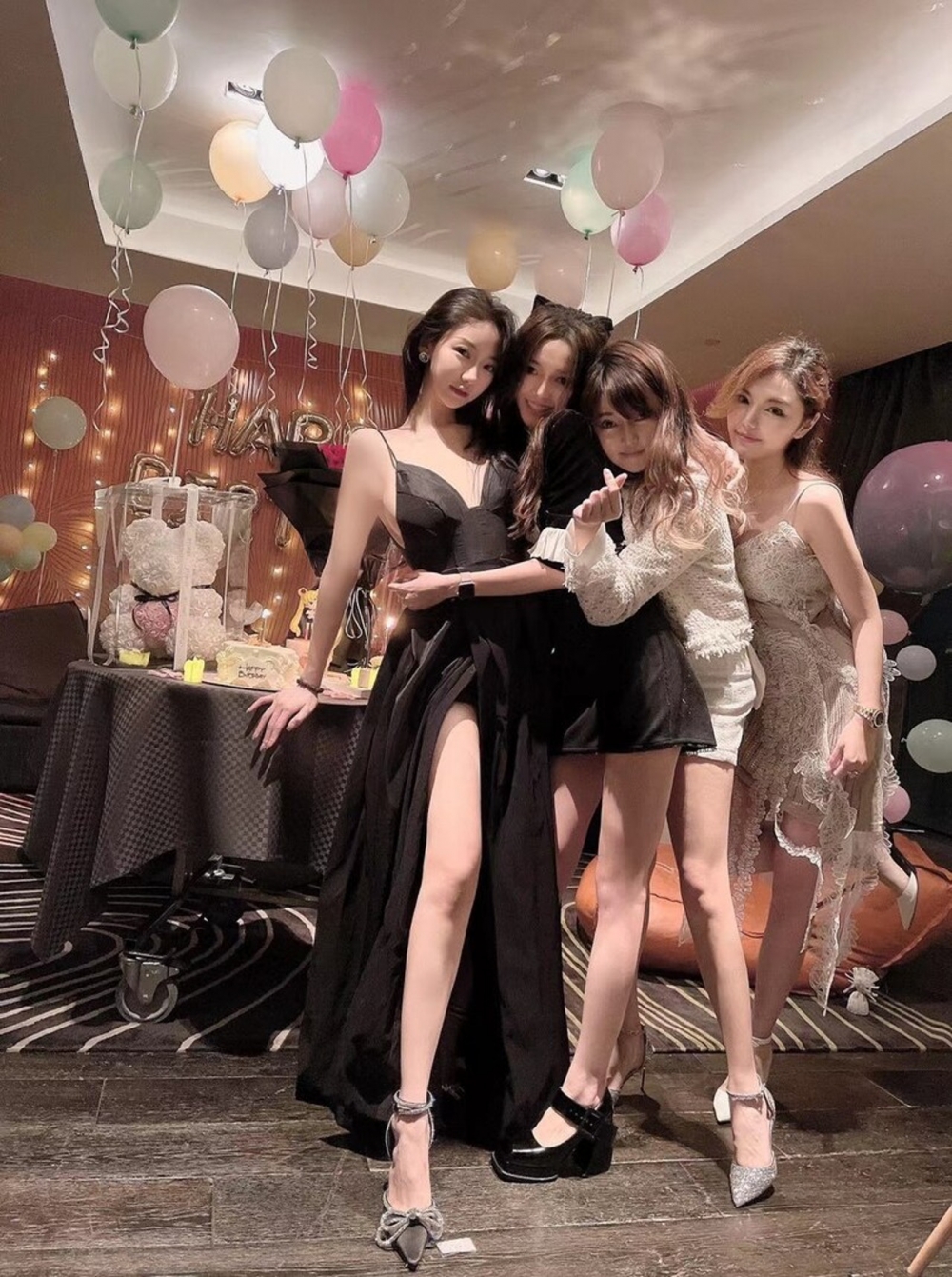 Cammi 26歲生日就同一班好友去Staycation慶祝。