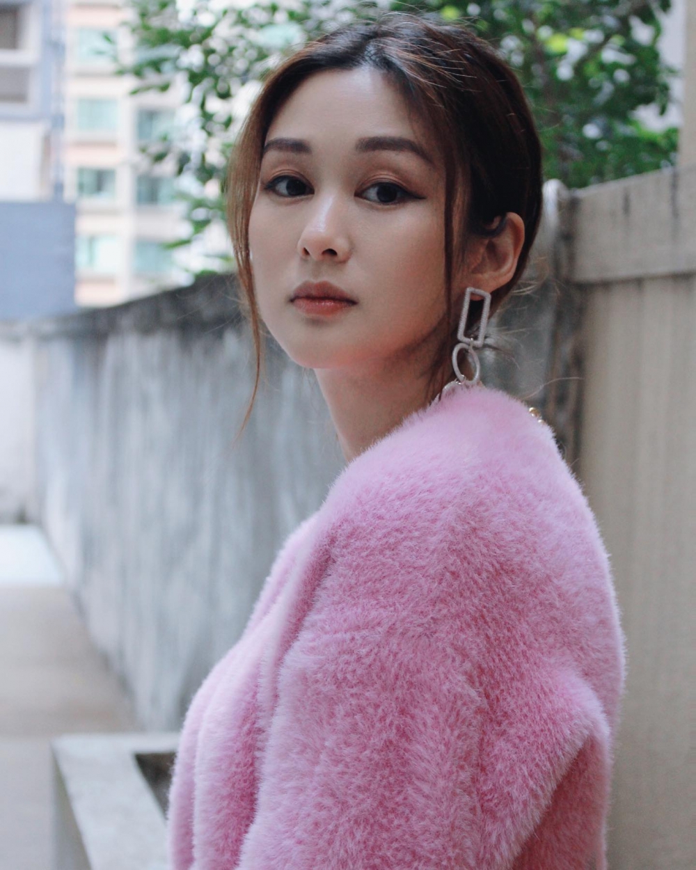 同依家相比真係「女大18變」呀!