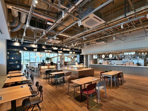 園區內仲有「Tiam」、「角川食堂」及「拉麵 Walker Kitchen」等餐廳提供美食畀遊客。