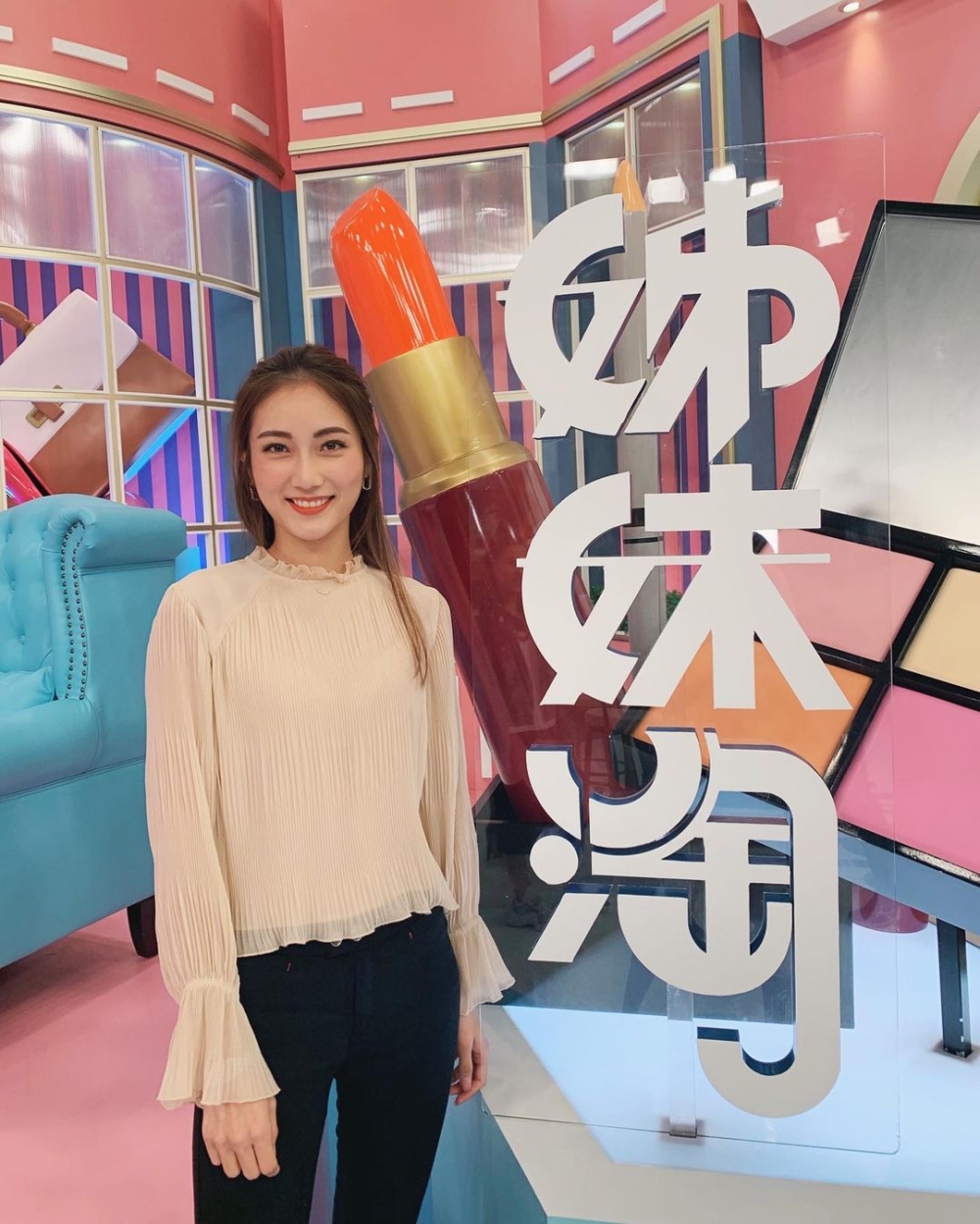 蔡嘉欣係《姊妹淘》主持