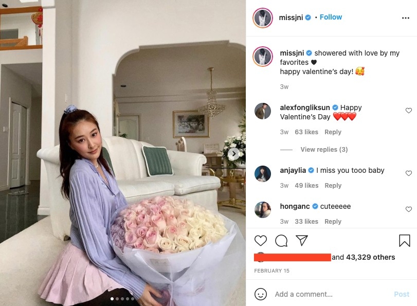 情人節陳瀅捧花嘅相下留言「Happy Valentine’s Day 」加三個心心emoji
