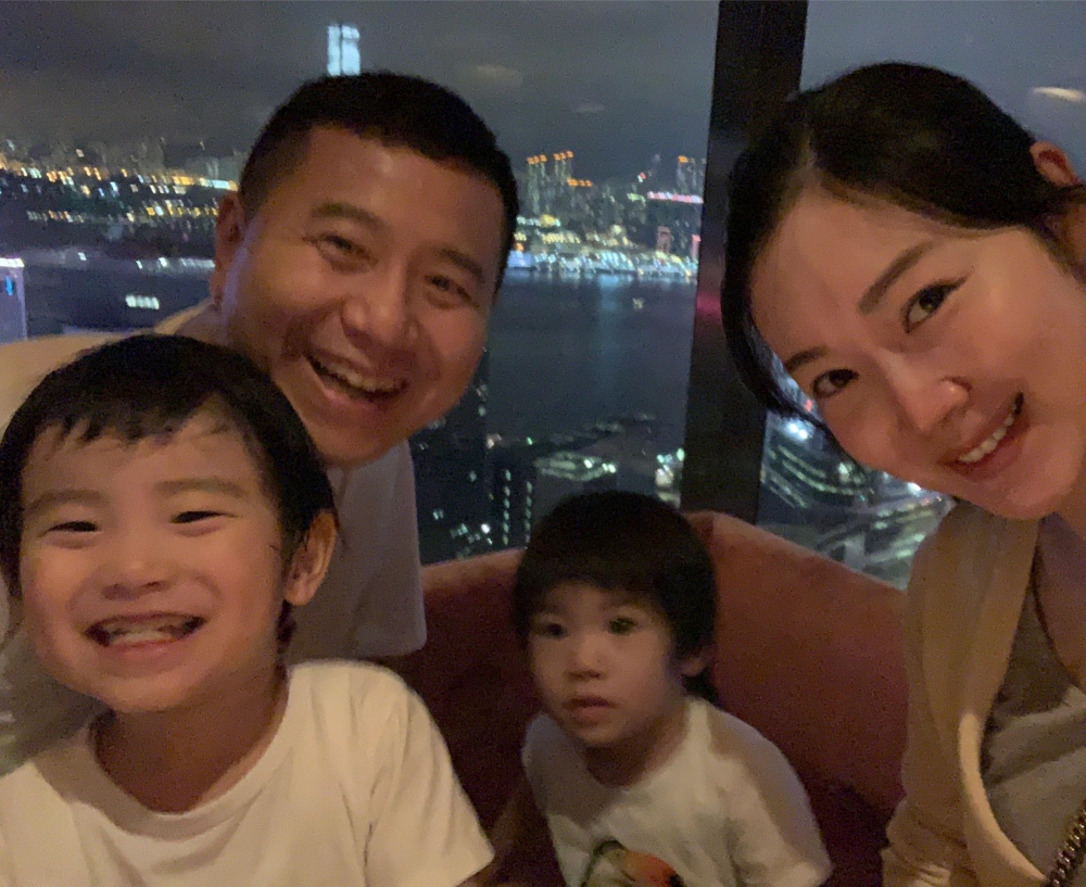 結婚兩年,葉翠翠誕下一子,之後喺2018年、2020年再生下兩名兒子,一家五口幸福洋溢。