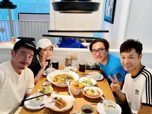 郭晉安喺 IG 就晒咗佢同胡定欣、陳豪及馬國明齊齊歎酸菜魚嘅相