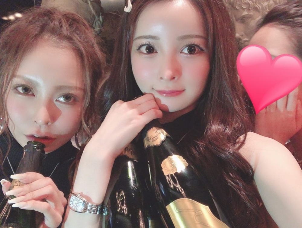 Misa 16歲嗰年佢去女高中生主題嘅JK Café工作