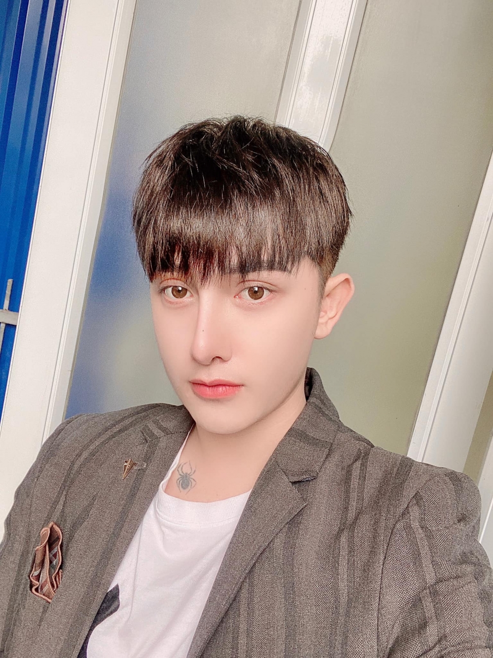 即使受到好多網民質疑，但杜文奎表示從來無後悔過整容呢個決定