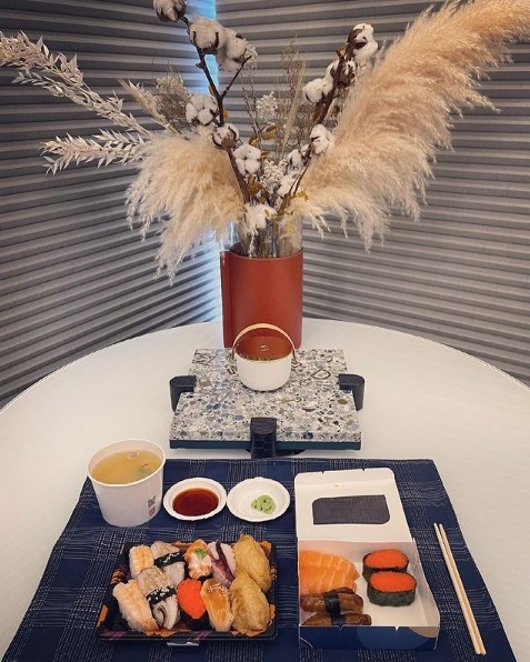 喺家中無聊時佢就會喺 IG 開吓直播同大家分享吓隔離生活