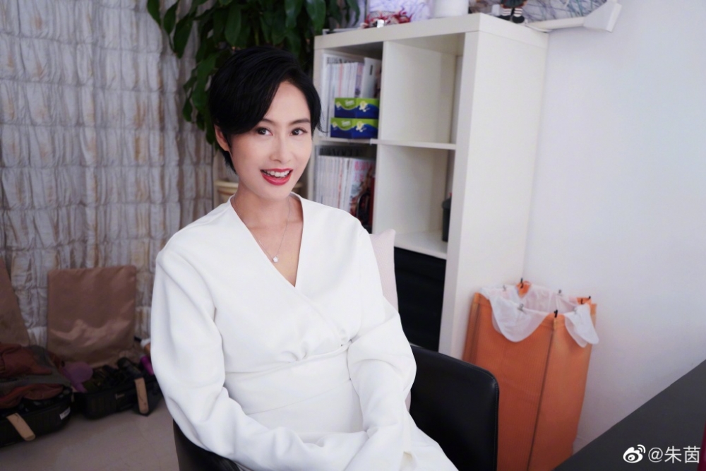 49歲朱茵向來係「性感女神」