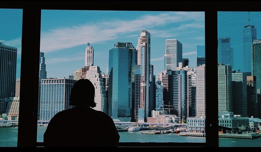 渡邊直美喺 2014 年時曾到美國短期留學3個月,2019 年更喺當地置業,睇嚟一早已經有去美國發展嘅打算